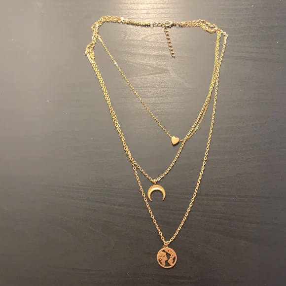 There is on heart necklace and the two others are three in one. - Picture 2 of 3